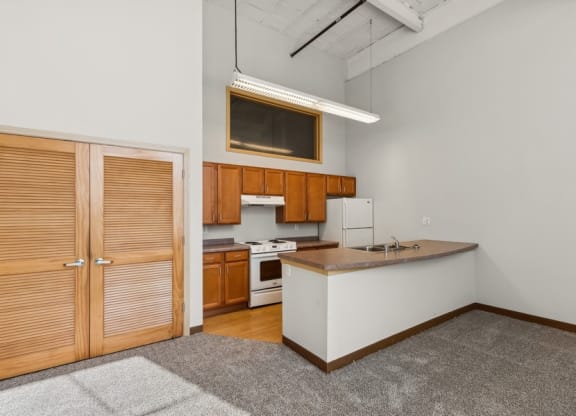 Kitchen with breakfast bar