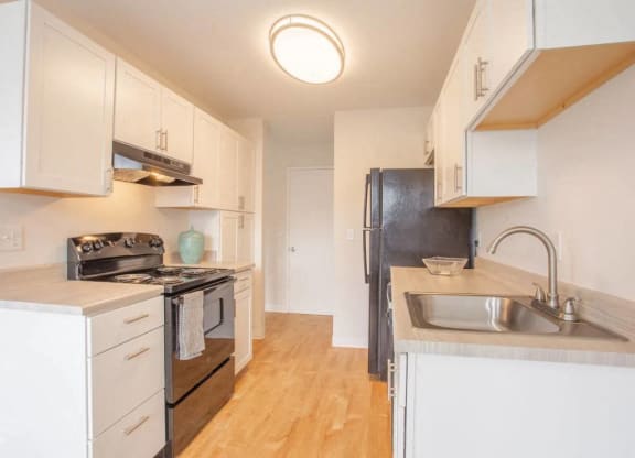 kitchen with white cabinets at Overlook at the Willamette, Oregon ?