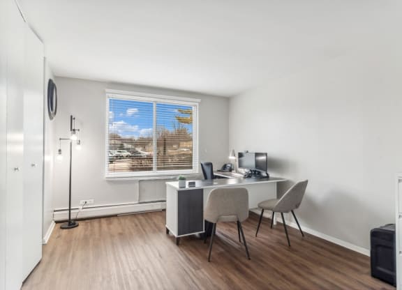 Furnished office at The Reserve on Washington, Illinois
