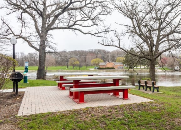 Outdoor area at The View Apartments St Charles, St Charles, IL, 60174