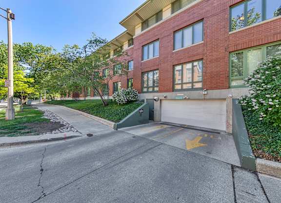 Entrance to parking garage at Oak Park City, Oak Park, IL 60301