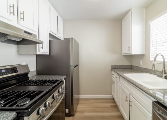 Fully equipped kitchen with stainless steel appliances at Alturas Paso Robles Apartment Homes, Paso Robles