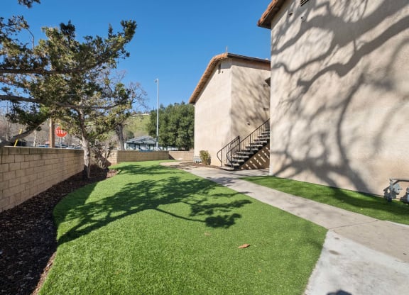 additional photo for property listing at chic digs with room to stretch out in the village 22 car at Alturas Paso Robles Apartment Homes, Paso Robles, California