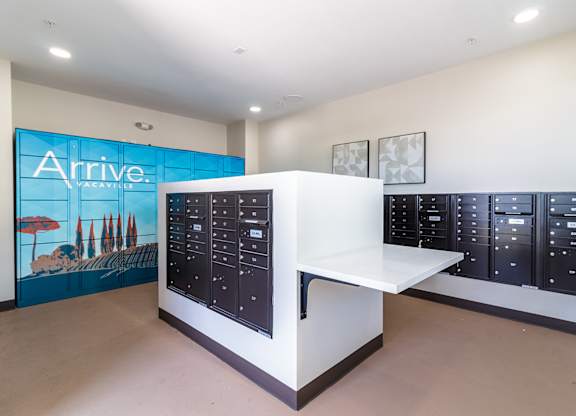 Mail room with Parcel lockers