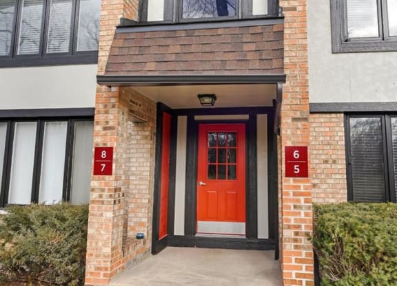 Entrance at The Clarendon Apartment Homes, Clarendon, 60514