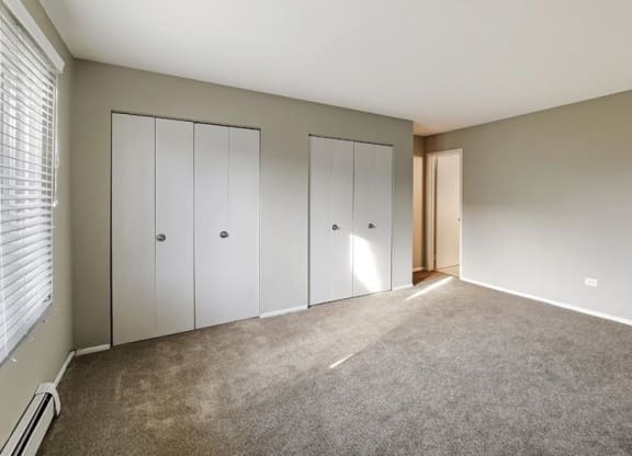 Bedroom at The Clarendon Apartment Homes, Clarendon, 60514