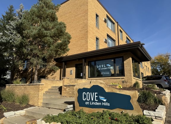 Exterior Building at Cove at Linden Hills, Minnesota