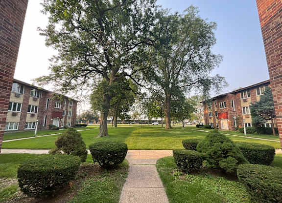 Grass area with walkways between buildings at The Countryside, Countryside Illinois ?