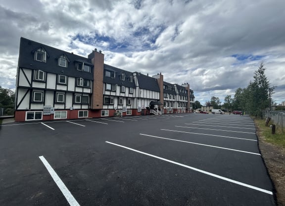 an empty parking lot in front of an apartment building at Kings Court, Anchorage ?