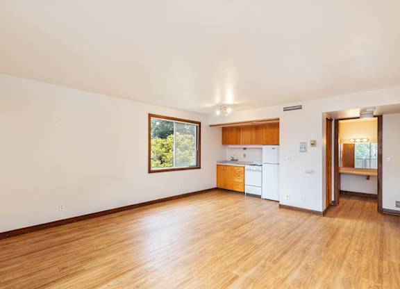 Living room with wooden floors and a window at Julie Ann, Portland, OR, Oregon , 97215