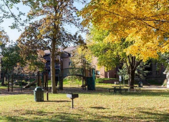 Lush Green Outdoor at ReNew at Neill Lake, Eden Prairie, Minnesota