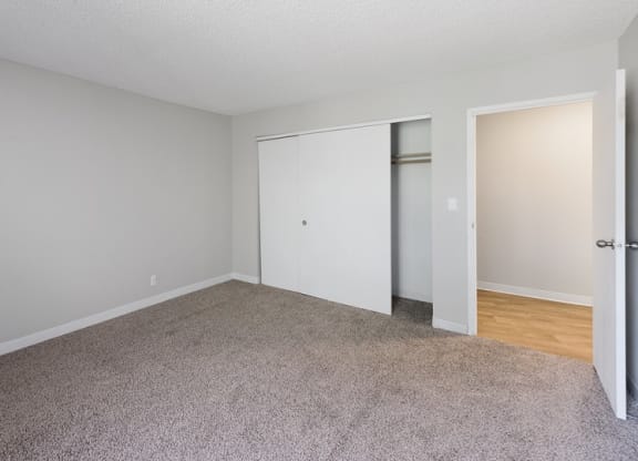 Trendy Master Carpeted at ReNew at Neill Lake, Eden Prairie, MN, 55344