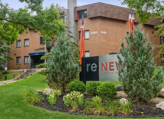 Entry Signage at ReNew at Neill Lake, Eden Prairie, 55344