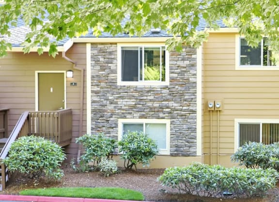 Courtyard Garden at The Bluffs at Mountain Park, Lake Oswego, OR, 97035