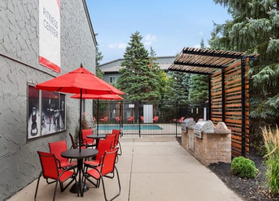 Outdoor Dining at The Atwood at Eden Prairie, Eden Prairie, 55347