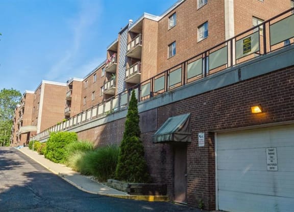 Garages Available at Hampshire House, Pennsylvania