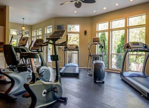 Fitness Center With Modern Equipment at Miramonte Lodge, Milwaukie, OR, Oregon