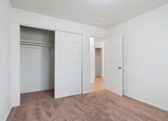 a bedroom with carpeted floor at ReNew Eagle River, Eagle River, AK
