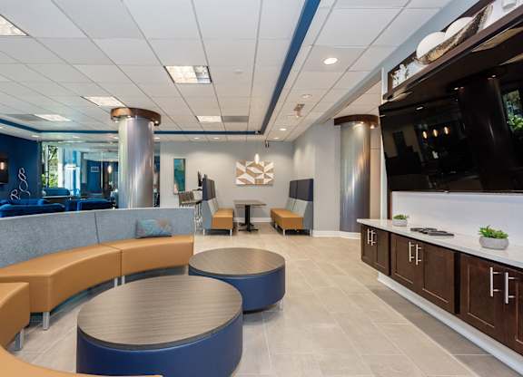 Community Clubhouse With TV at ReNew Wheaton Center, Wheaton