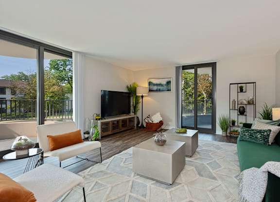 Living Room With TV at ReNew Wheaton Center, Wheaton Illinois