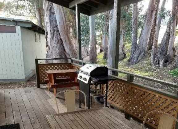 wooden deck with bbq at Salinas Sunset Apartments, California