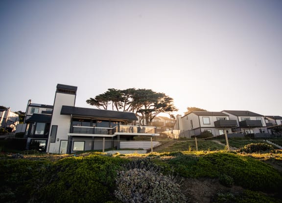 Exterior of Oceanaire apartments