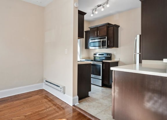 Kitchen Unit at Cambridge Manor Apartments, Milwaukee