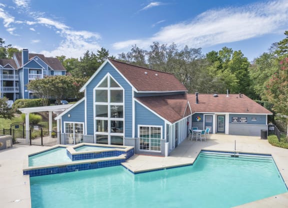 additional photo for property listing at chic digs with room to stretch out in the village 22 car
