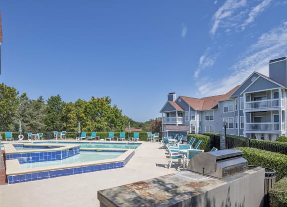 additional photo for property listing at chic digs with room to stretch out in the village 22 car