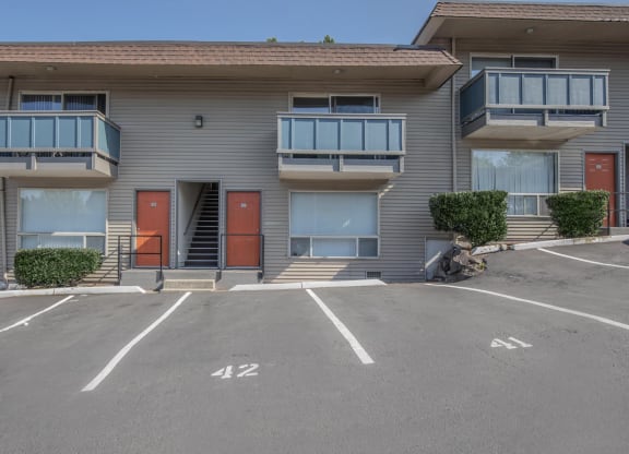 exterior building from the off street surface parking lot at Foster Creek apartments
