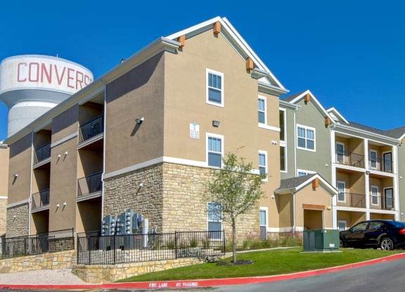 buildings at the heights at converse apartments in texas