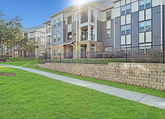 a sidewalk in front of an apartment building