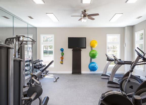 modern fitness center for residents at Stone Ridge apartments Charlotte