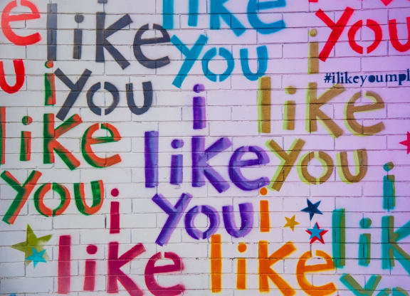 a mural with the words like you like youlike you on it