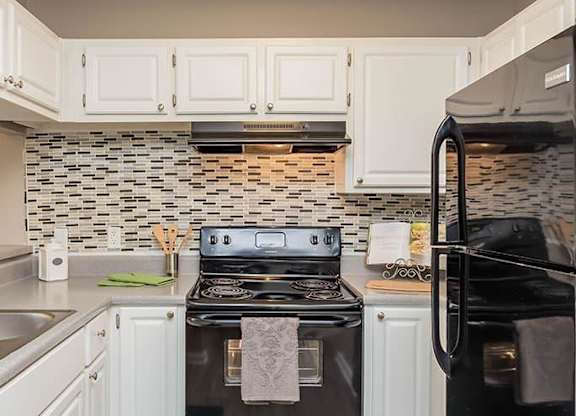 Kitchen With Black Appliances at Westbury Creek, Augusta, GA