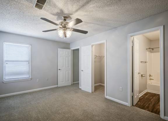 A room with a ceiling fan and a carpeted floor at Southland Station Apartments in Warner Robins, Georgia, 31088