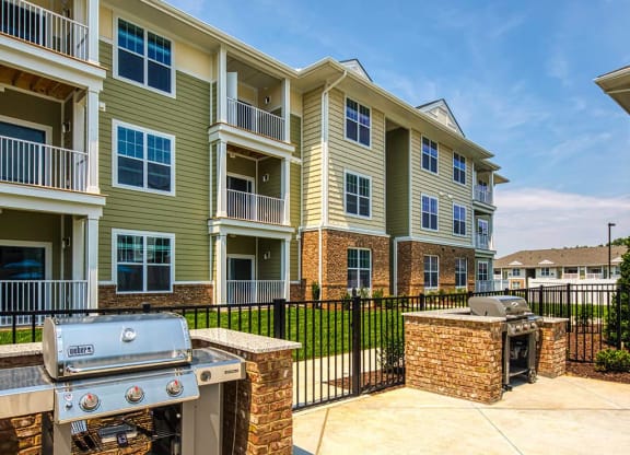 Grill Stations at Sapphire at Centerpointe, Midlothian