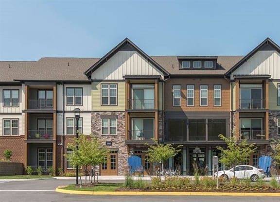 Your new home awaits you at 2000 West Creek Apartments, Virginia, 23238
