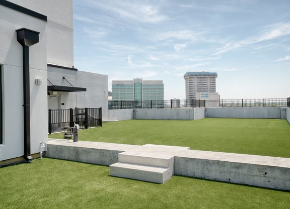 a lawn on the roof of a building with grass at Vista Brooklynn Apartments, Jacksonville, 32202