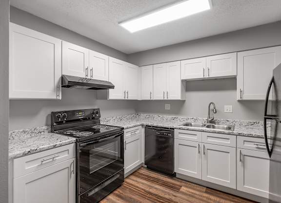 Modern Kitchen at Lifestyle at Shreveport Apartments, Louisiana
