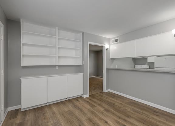 White Kitchen at Lifestyle at Shreveport Apartments, Shreveport, LA