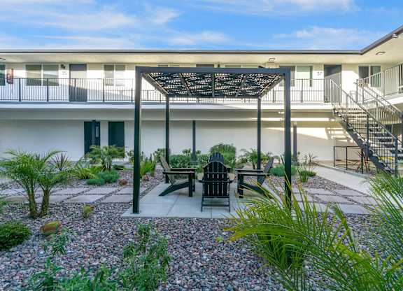 Courtyard Patio at Torrance Gateway Apartments, California, 90501