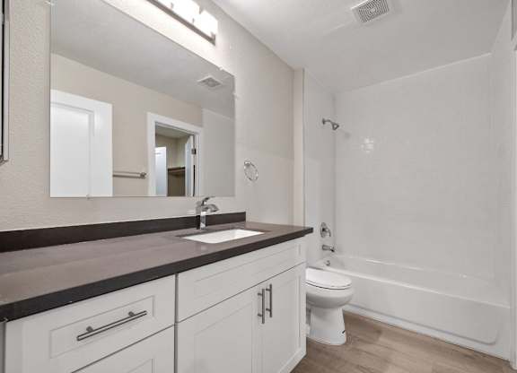 Bathroom With Bathtub at Sunset Cliffs Apartments, Vista, CA