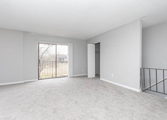 Unfurnished Living Area at Liberty Crossing, Jacksonville, NC 28540