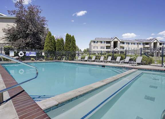 A swimming pool with a red brick border and a blue line in the middle.