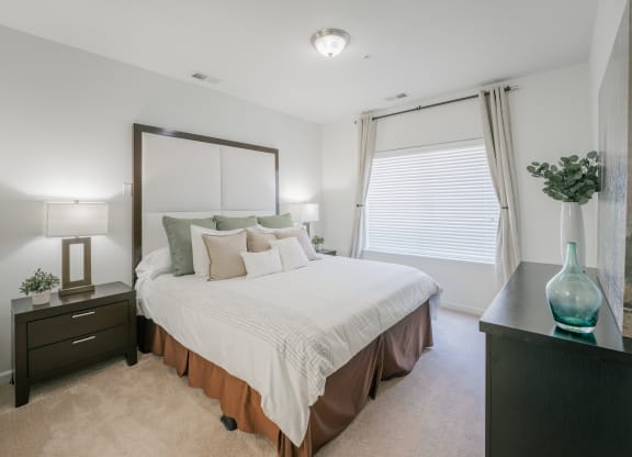 the preserve at ballantyne commons apartments bedroom with large bed and window at Aldara Apartments in Saratoga Springs, Utah