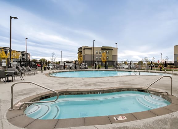 hot tub and pool at the enclave at woodbridge apartments in sugar land, tx