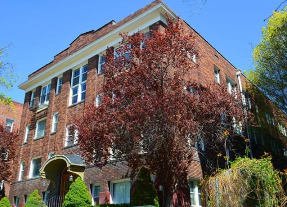 An exterior picture of Lotus Cityline Apartments in Downtown Salt Lake City, Utah
