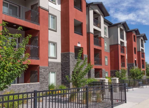 picture of an apartment building