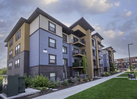 picture of an apartment building